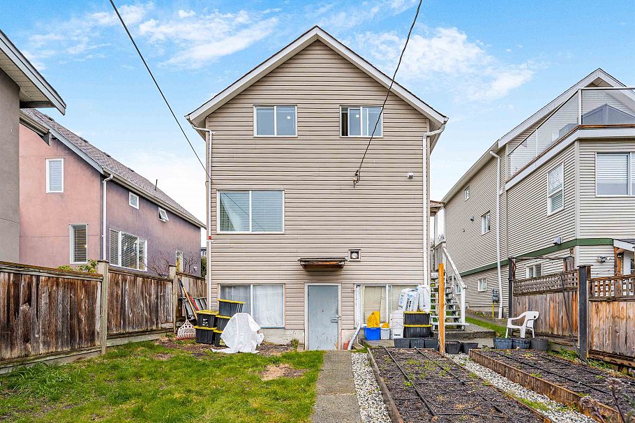 227 W 5th Street North Vancouver, BC - 29