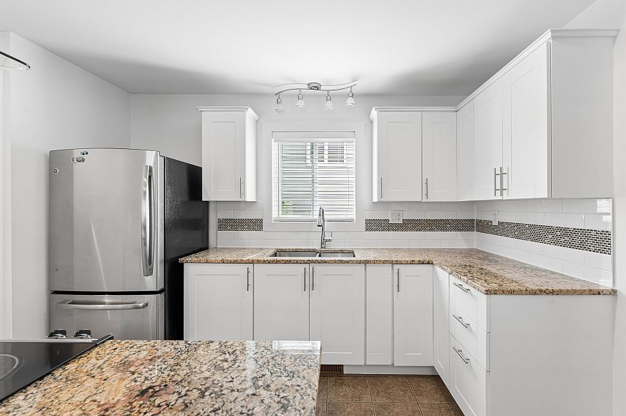 227 W 5th Street North Vancouver, BC - 7