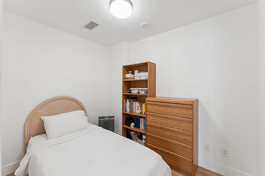 206 2325 Emery Court North Vancouver, BC - 17