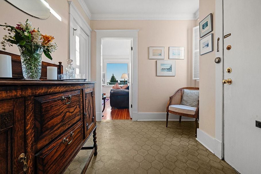401 Somerset Street North Vancouver, BC - 19