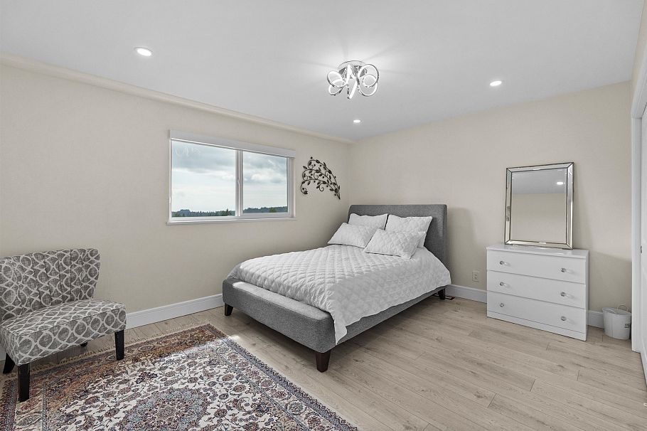 738 Sylvan Avenue North Vancouver, BC - 31