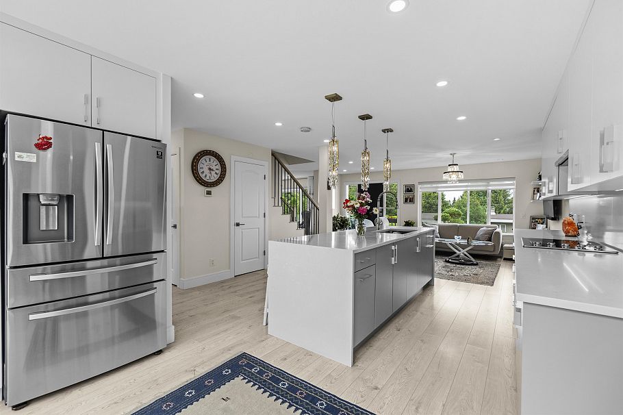 738 Sylvan Avenue North Vancouver, BC - 24