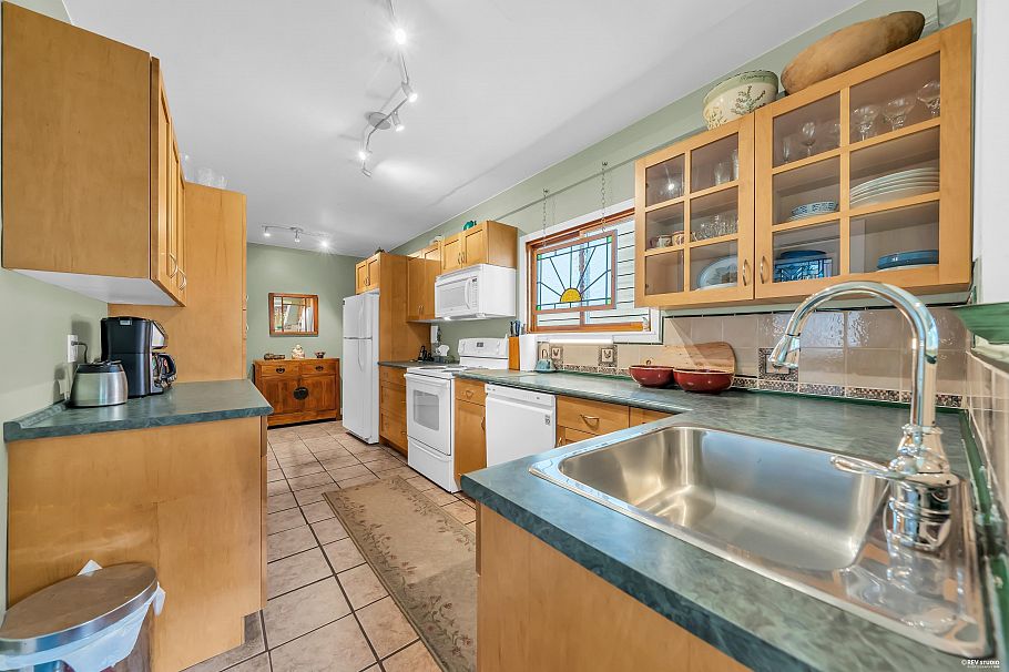 956 E 21st Avenue Vancouver, BC - 12