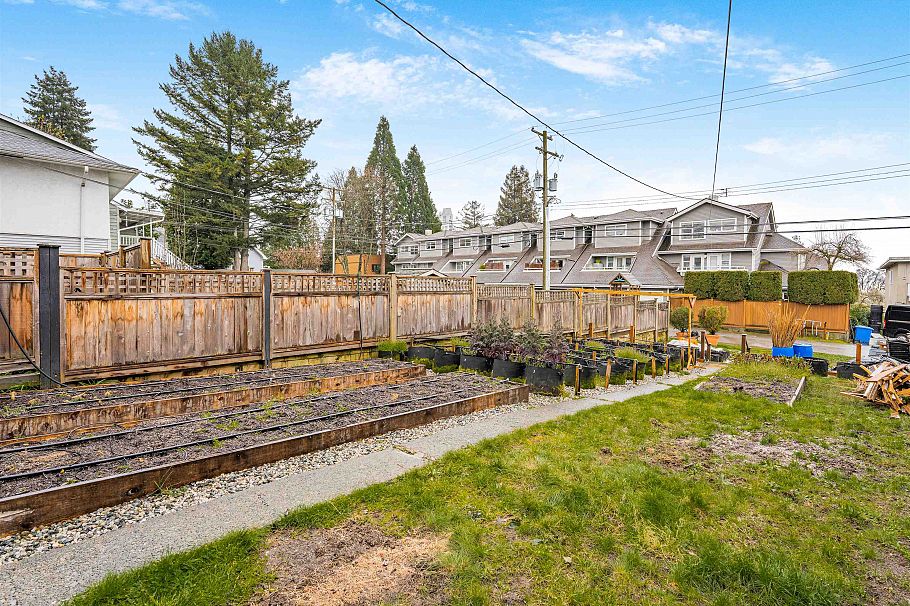 227 W 5th Street North Vancouver, BC - 28