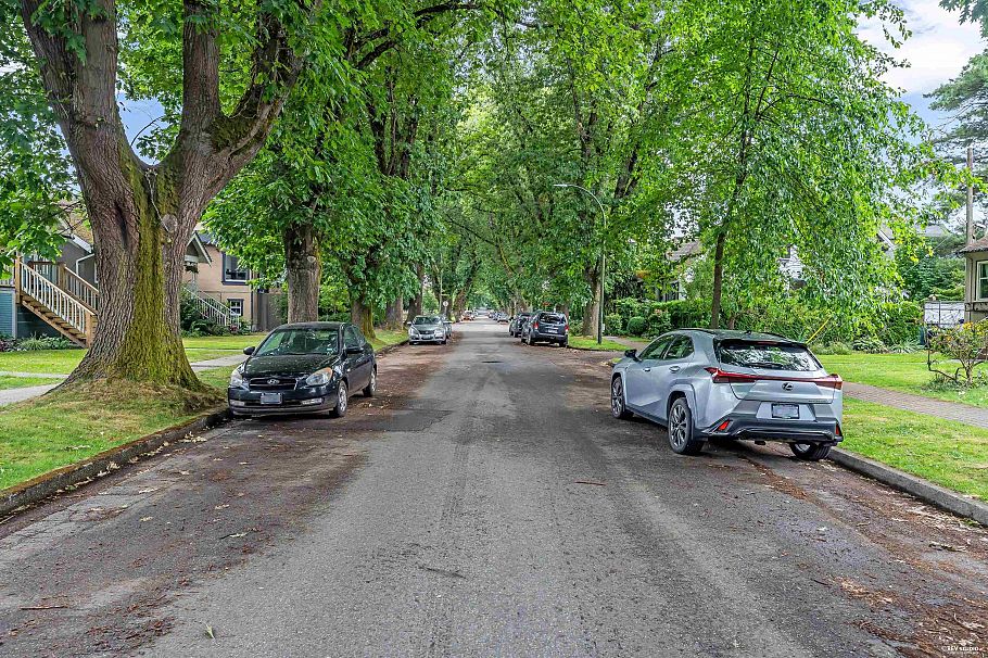 956 E 21st Avenue Vancouver, BC - 17