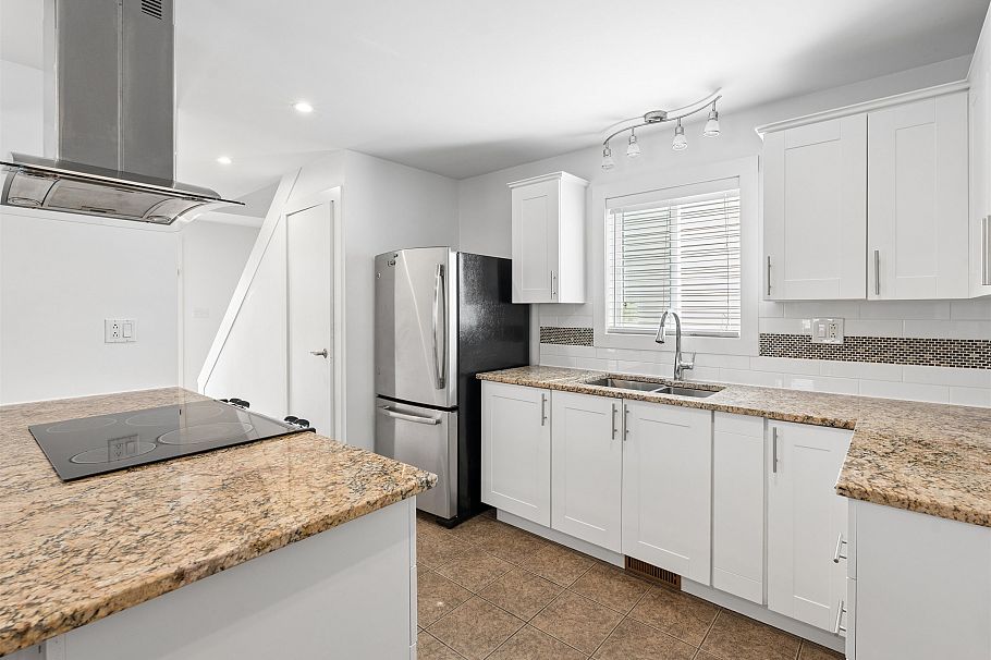 227 W 5th Street North Vancouver, BC - 4