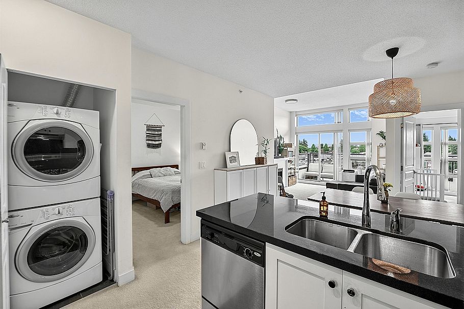 417 4550 Fraser Street Vancouver, BC - 5