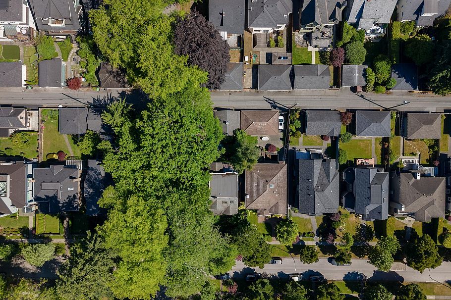 2997 W 38th Avenue Vancouver, BC - 38