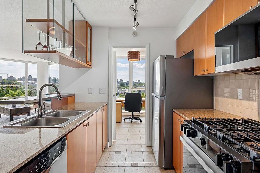 703 1495 Richards Street Vancouver, BC - 16