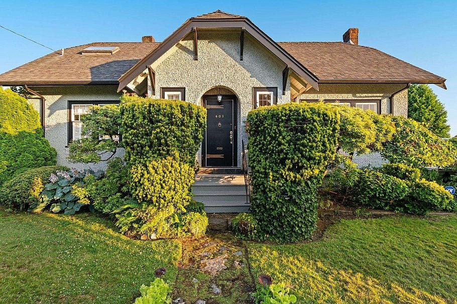 401 Somerset Street North Vancouver, BC - 1