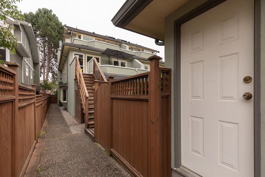 1844 W 10th Avenue Vancouver, BC - 33