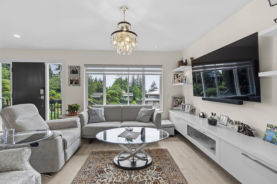 738 Sylvan Avenue North Vancouver, BC - 10