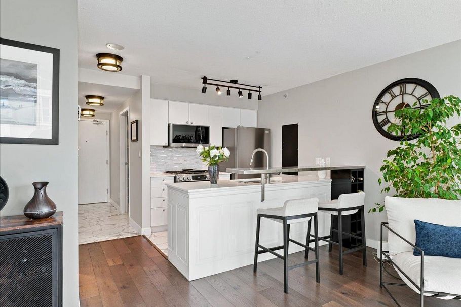 608 1495 Richards Street Vancouver, BC - 17