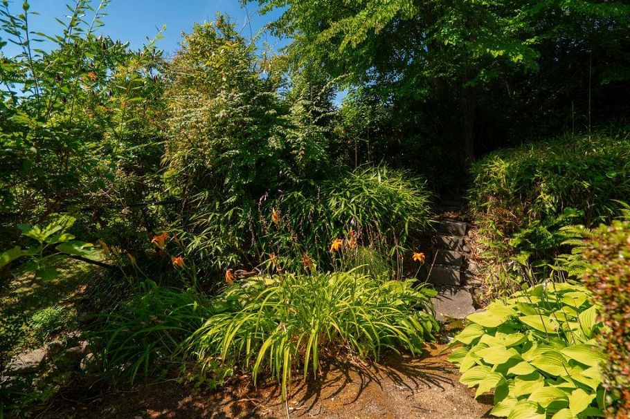 687 Beachview Drive North Vancouver, BC - 34