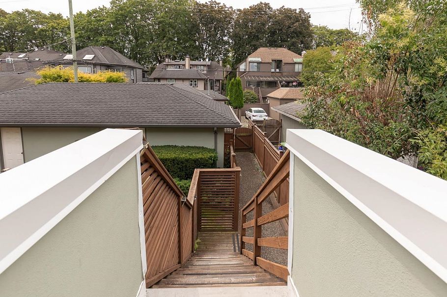 1844 W 10th Avenue Vancouver, BC - 30