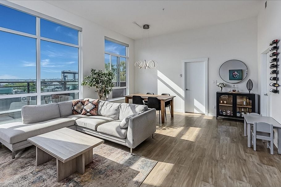 403 615 E 3rd Street North Vancouver, BC - 1