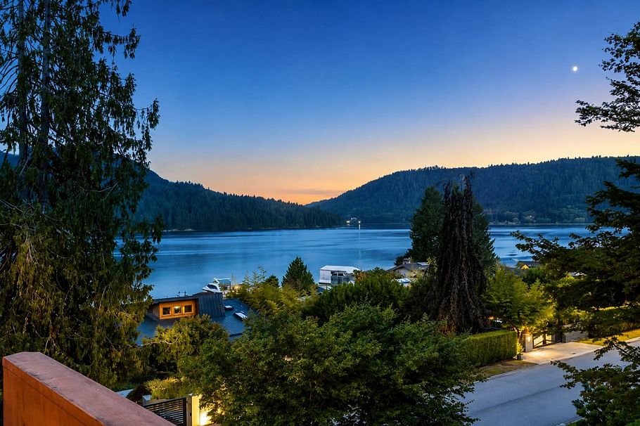 687 Beachview Drive North Vancouver, BC - 2