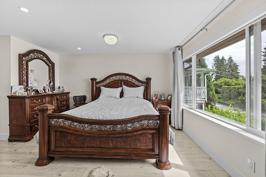 738 Sylvan Avenue North Vancouver, BC - 27