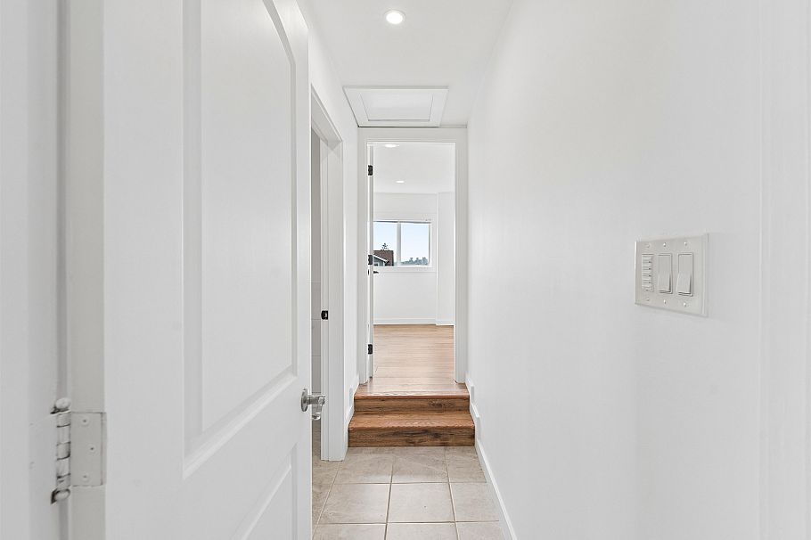 227 W 5th Street North Vancouver, BC - 19
