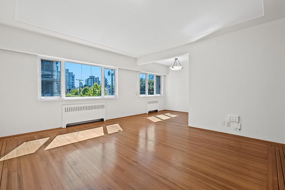 8 2296 W 39th Avenue Vancouver, BC - 2