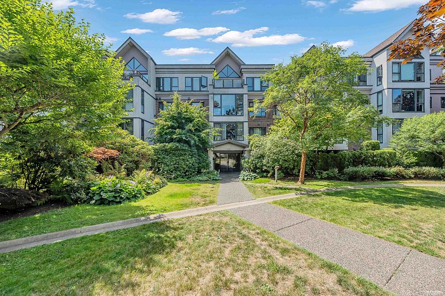 210 175 E 10th Street North Vancouver, BC - 1