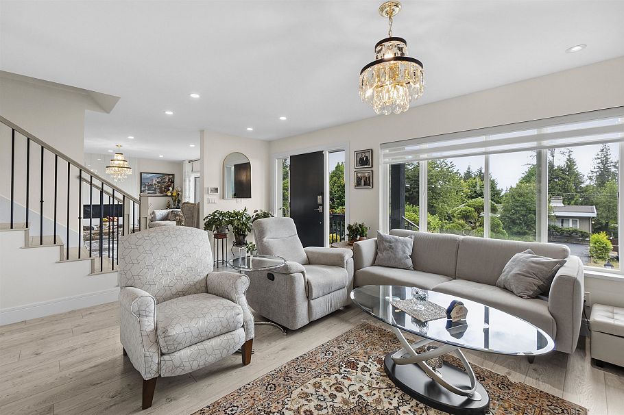 738 Sylvan Avenue North Vancouver, BC - 11