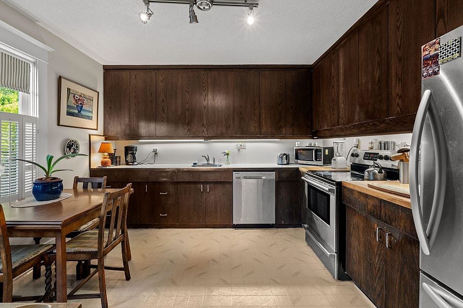 401 Somerset Street North Vancouver, BC - 9