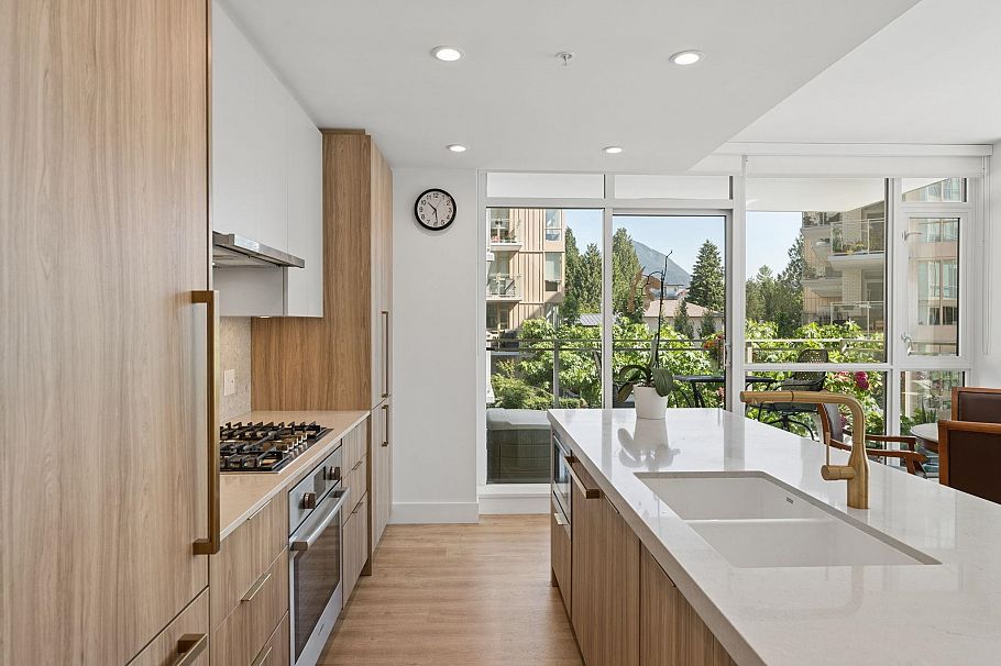 206 2325 Emery Court North Vancouver, BC - 8