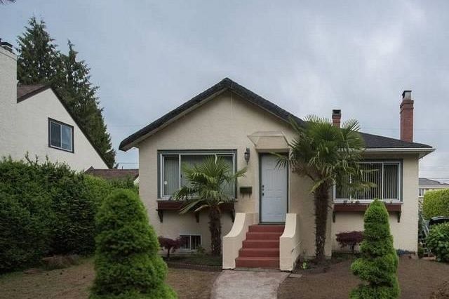 395 W 49th Avenue Vancouver, BC - 1