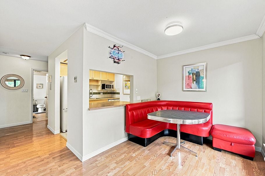 104 2181 Panorama Drive North Vancouver, BC - 12