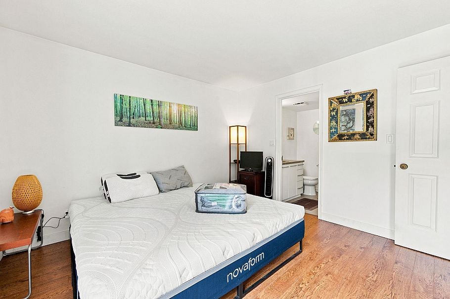104 2181 Panorama Drive North Vancouver, BC - 15
