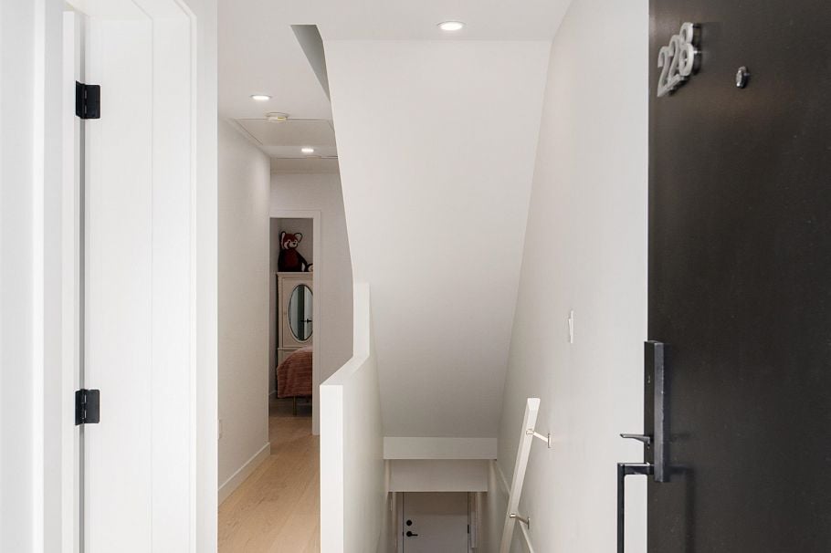 650 E 2nd Street North Vancouver, BC - 5