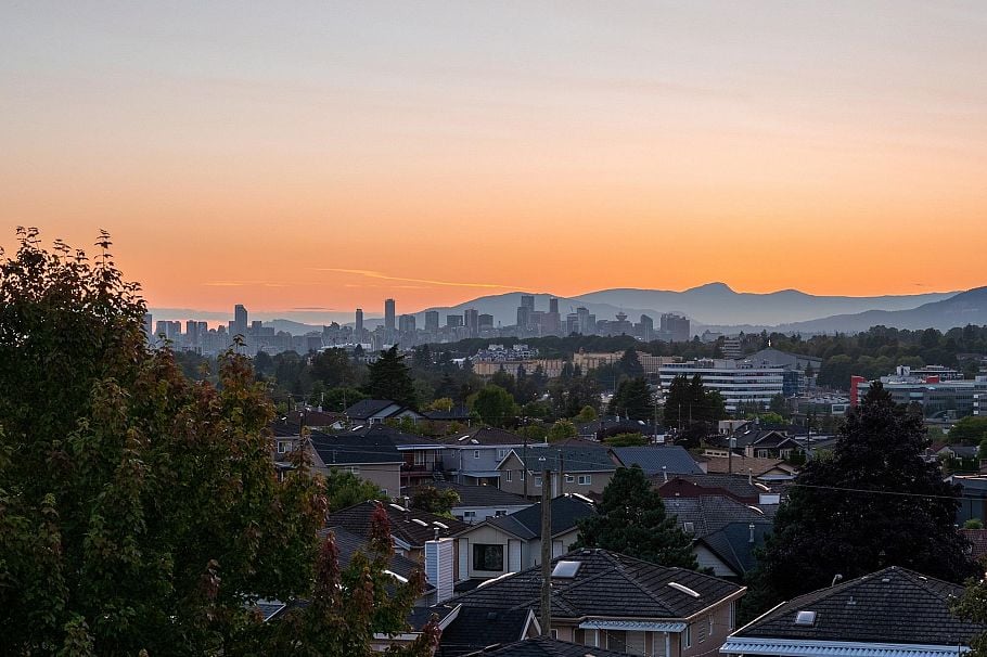 1 3428 Mons Drive Vancouver, BC - 20