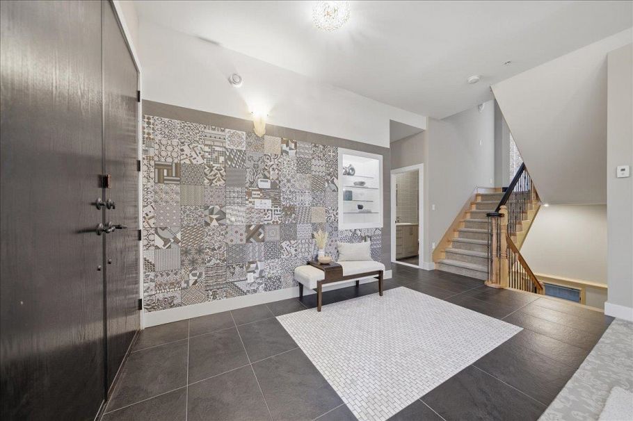 6733 Vivian Street Vancouver, BC - 4