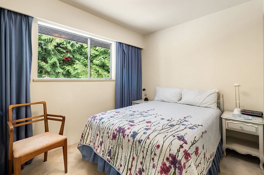 628 E St. James Road North Vancouver, BC - 17