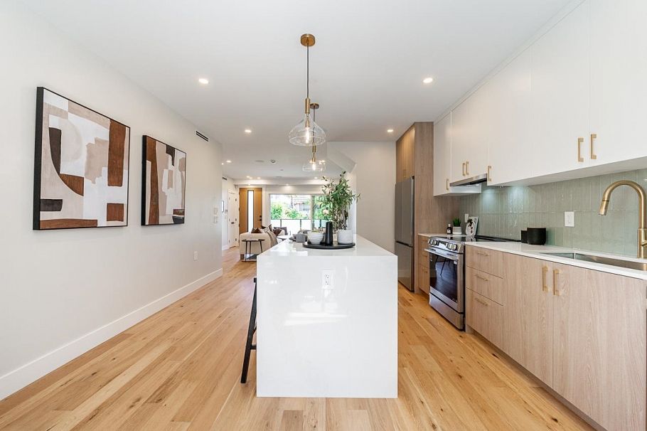 2 676 E 22nd Avenue Vancouver, BC - 17