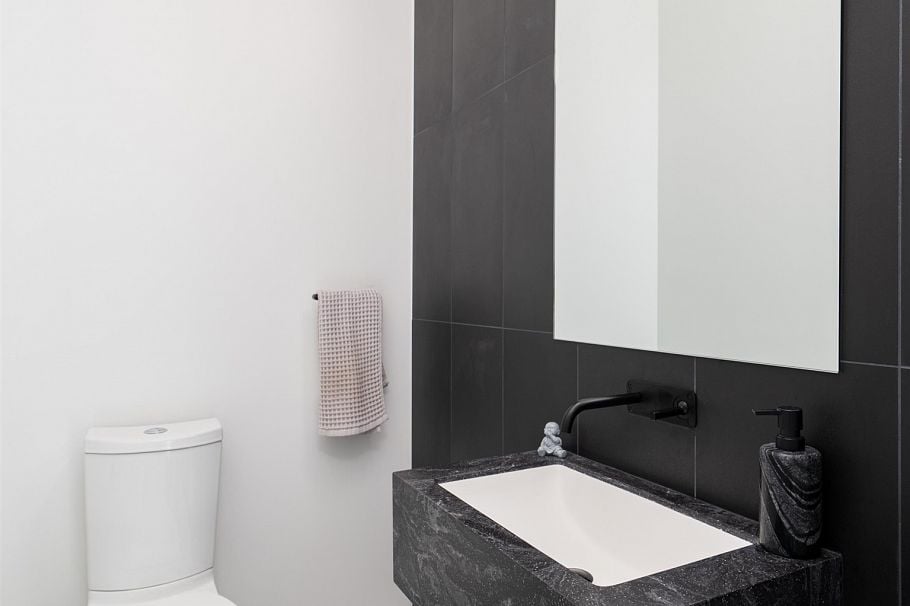 650 E 2nd Street North Vancouver, BC - 17