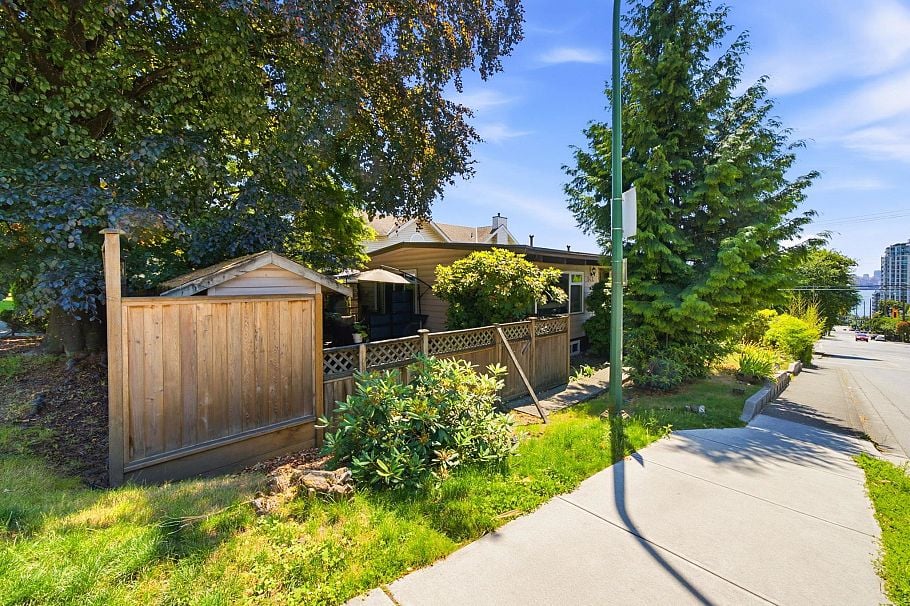 338-342 St. Georges Avenue North Vancouver, BC - 12