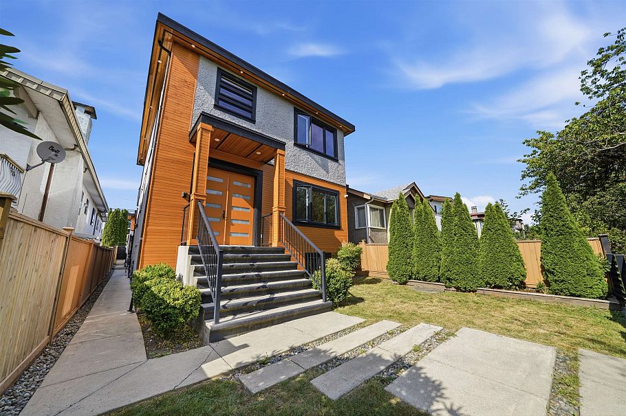 3123 E 7th Avenue Vancouver, BC - 1
