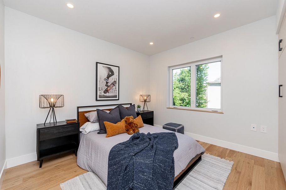 2 676 E 22nd Avenue Vancouver, BC - 15