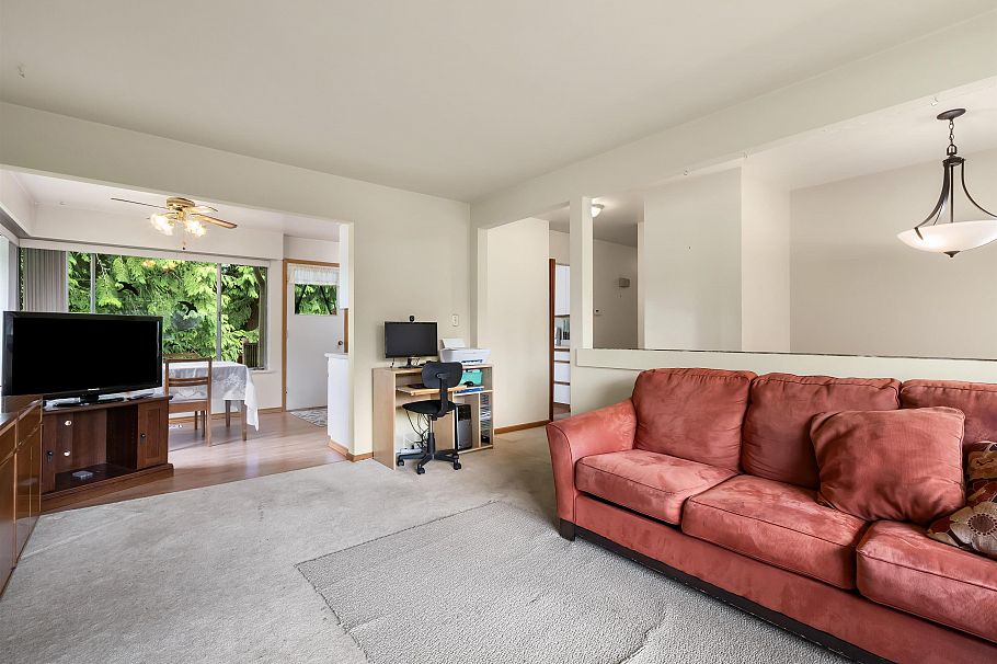 628 E St. James Road North Vancouver, BC - 10