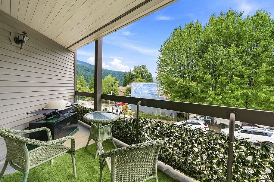 104 2181 Panorama Drive North Vancouver, BC - 25