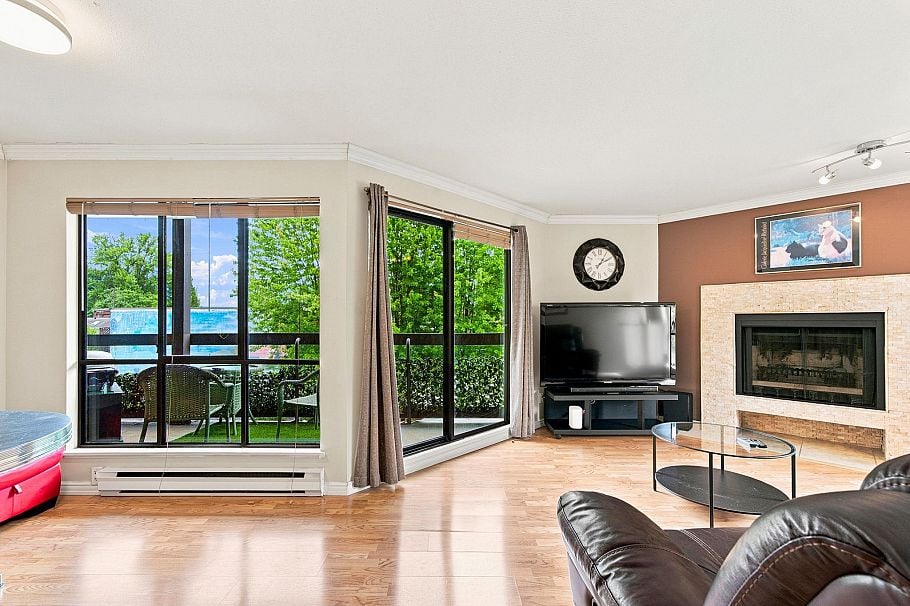 104 2181 Panorama Drive North Vancouver, BC - 2