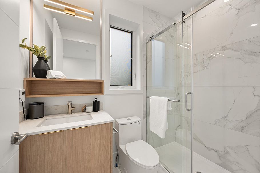 1 3428 Mons Drive Vancouver, BC - 11