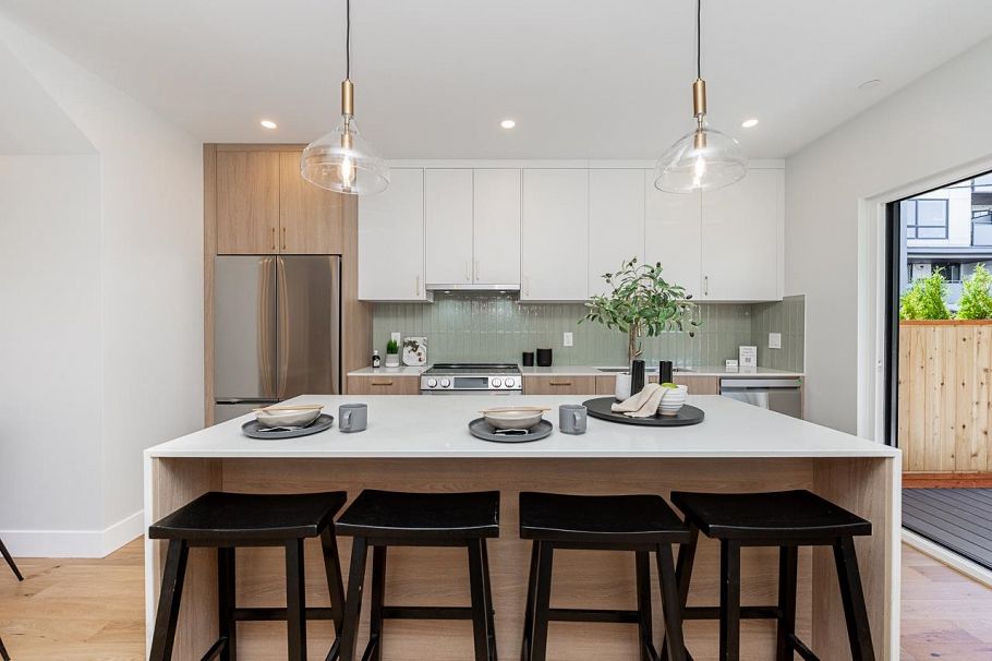 2 676 E 22nd Avenue Vancouver, BC - 10
