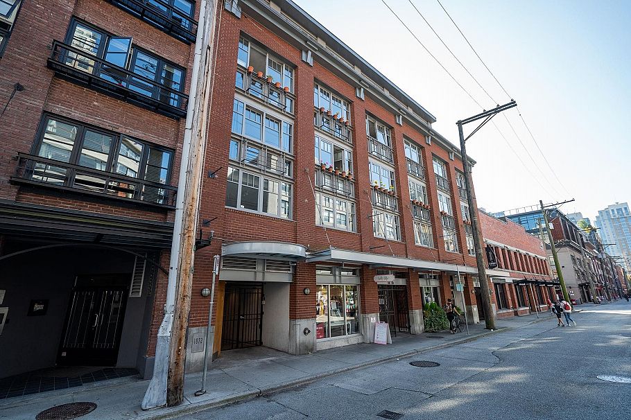 402 1072 Hamilton Street Vancouver, BC - 3