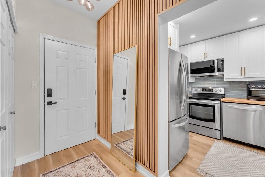 303 630 Roche Point Drive North Vancouver, BC - 16