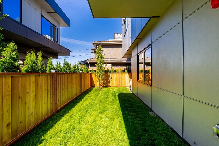 2 676 E 22nd Avenue Vancouver, BC - 22