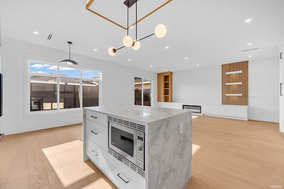 2 6388 Argyle Street Vancouver, BC - 8
