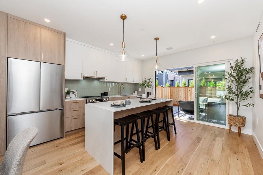2 676 E 22nd Avenue Vancouver, BC - 9